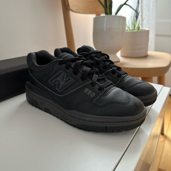 New Balance 550 - Picture 1 of 4